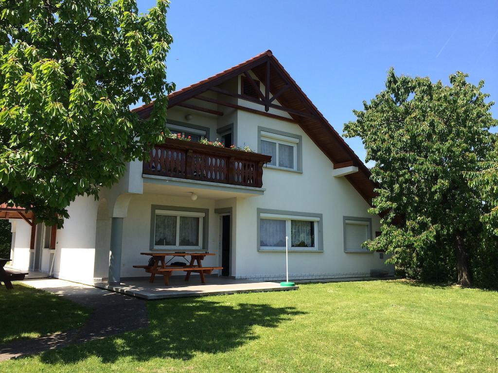 Frankie Holiday Apartment Ii. Balatongyörök Екстериор снимка