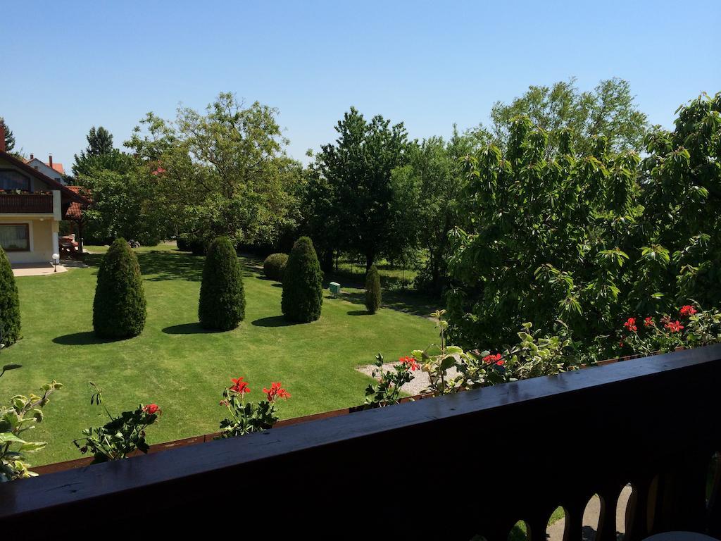 Frankie Holiday Apartment Ii. Balatongyörök Екстериор снимка